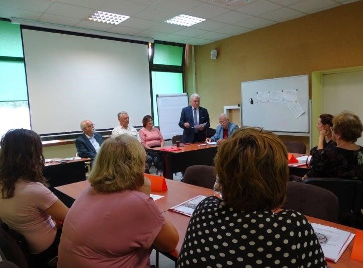Opiekunowie spółdzieln ucznowskich  i&nbsp;sko uczą się w&nbsp;wakacje