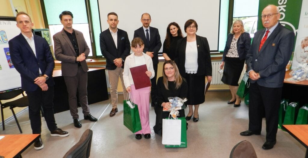 Młodzi oszczędzają aby realizować swoje marzenia - Gala wręczenia nagród laureatom konkursu SKO - wyróżnienie - Julia Postawa (Zespół Szkolno-Przedszkolny w Ciężkowicach)